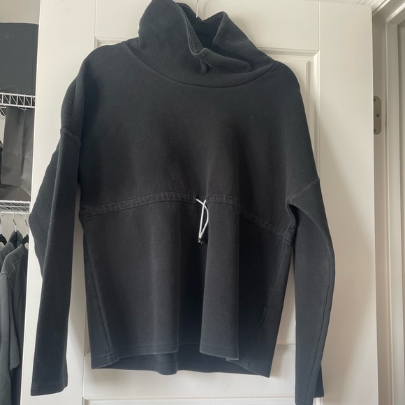 Varley Turtleneck Sweatshirt - Picture 2 of 3